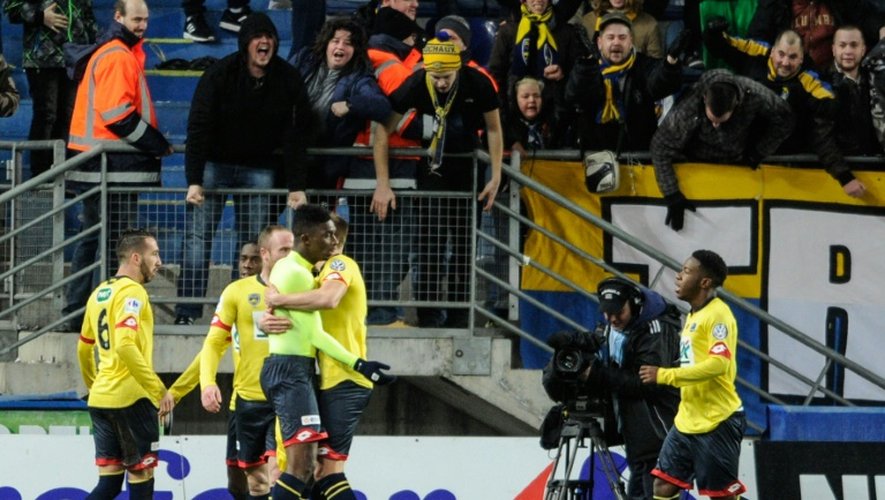 La joie des Sochaliens après le but inscrit par Hadji Sacko (c) contre Monaco à Sochaux en Coupe de France, le 9 février 2016