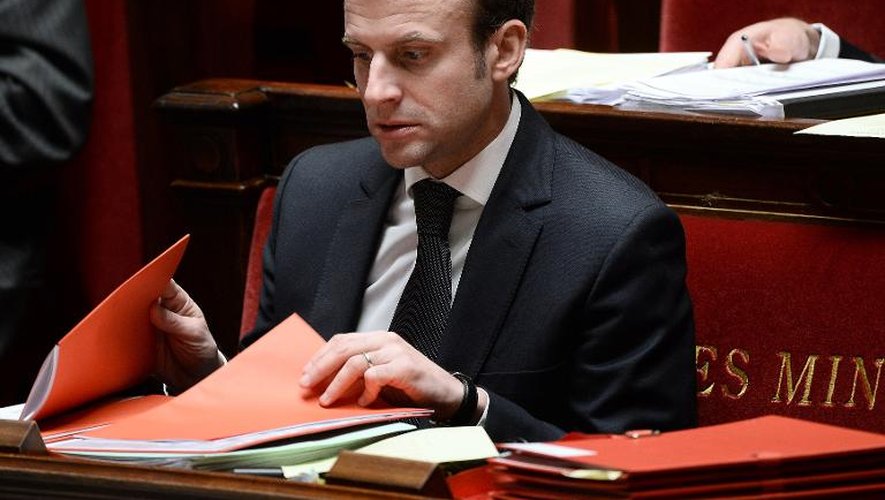 Le ministre de l'Economie Emmanuel Macron lors du débat sur la loi portant sur le travail dominical à l'Assemblée nationale le 13 février 2015