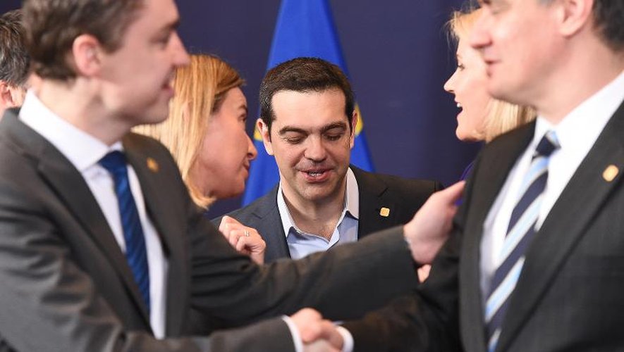 Le Premier ministre grec Alexis Tsipras (c) à Bruxelles, le 12 avril 2015