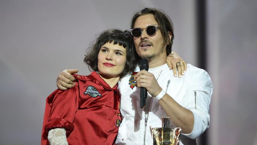 Le duo The Do, composé d'Olivia Merilahti et Dan Levy, lors de la cérémonie des Victoires de la musique au Zénith de Paris, le 13 février 2015