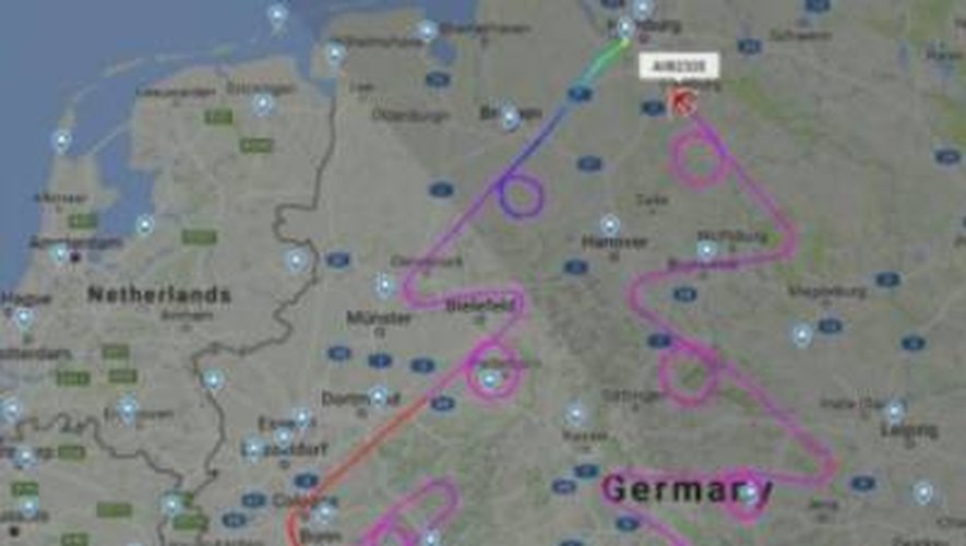 [INSOLITE] Un Airbus A380 dessine un sapin de Noël géant au-dessus de l’Allemagne 