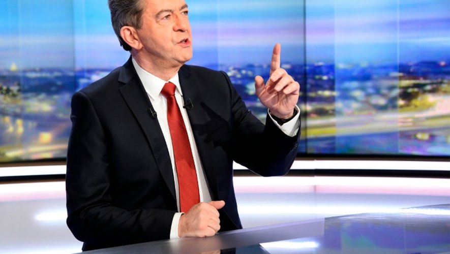Le porte-voix du Parti de gauche, Jean-Luc Mélenchon, sur le plateau du 20H de TF1, le 10 février 2016 à Boulogne-Billancourt