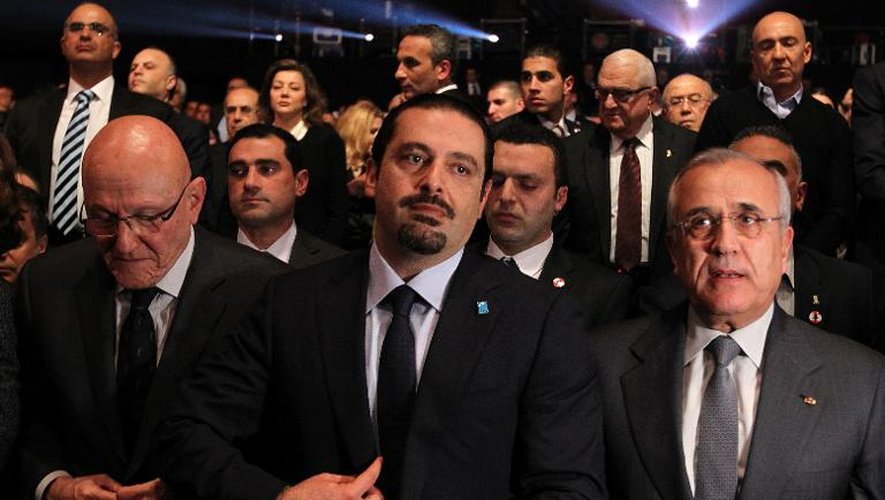 L'ancien Premier ministre libanais Saad Hariri (c), le Premier ministre Tammam Salam (g) et l'ex président Michel Sleiman assistent, le 14 février 2014 à Beyrouth à la commémoration du 10e anniversaire de l'assassinat de Rafic Hariri