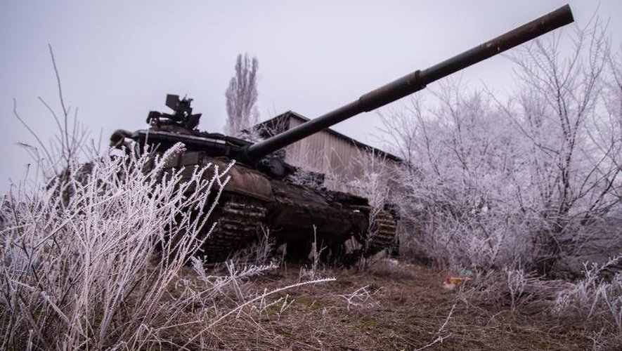 Un tank de l'armée ukrainienne près du village de Peski, dans la région de Donetsk, le 16 février 2015