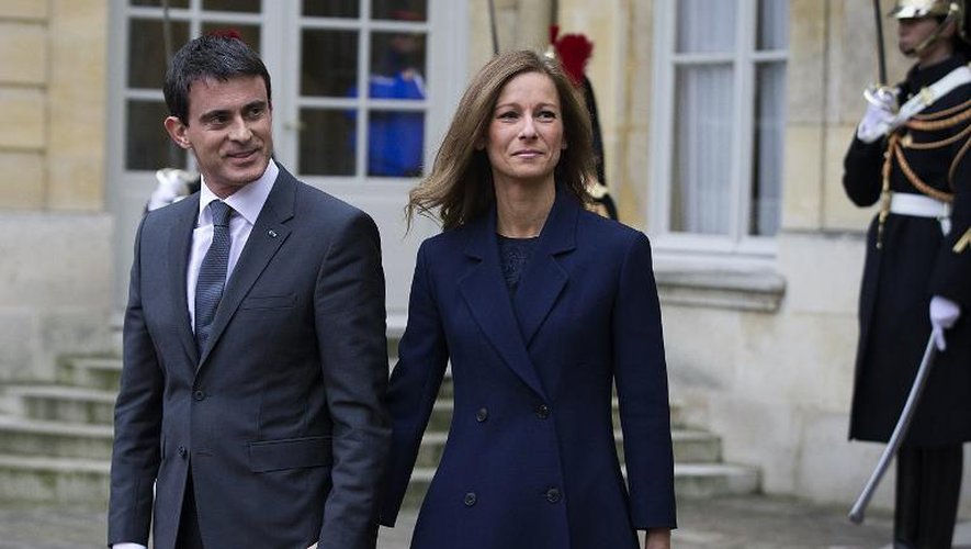 Le Premier ministre Manuel Valls et sa femme Anne Gravoin, le 3 décembre 2014 à l'hôtel Matignon, à Paris
