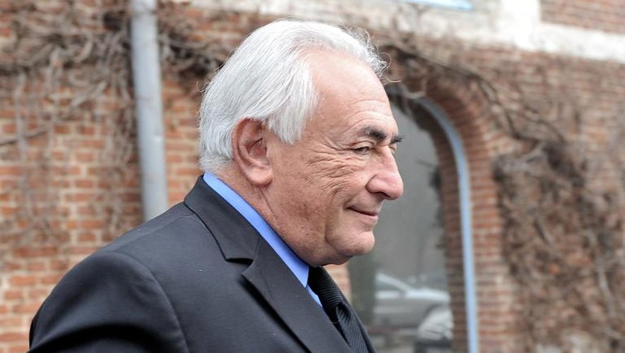 Dominique Strauss-Kahn quitte son hôtel de Lille le 16 février 2015