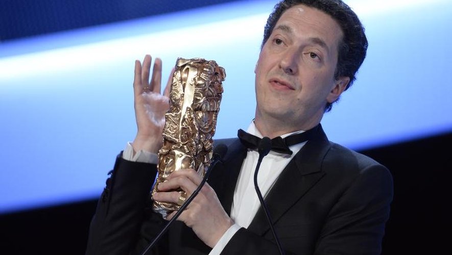 Guillaume Gallienne recevant le César du meilleur film avec "Les Garcons et Guillaume, à table !", le 28 février 2014 à Paris