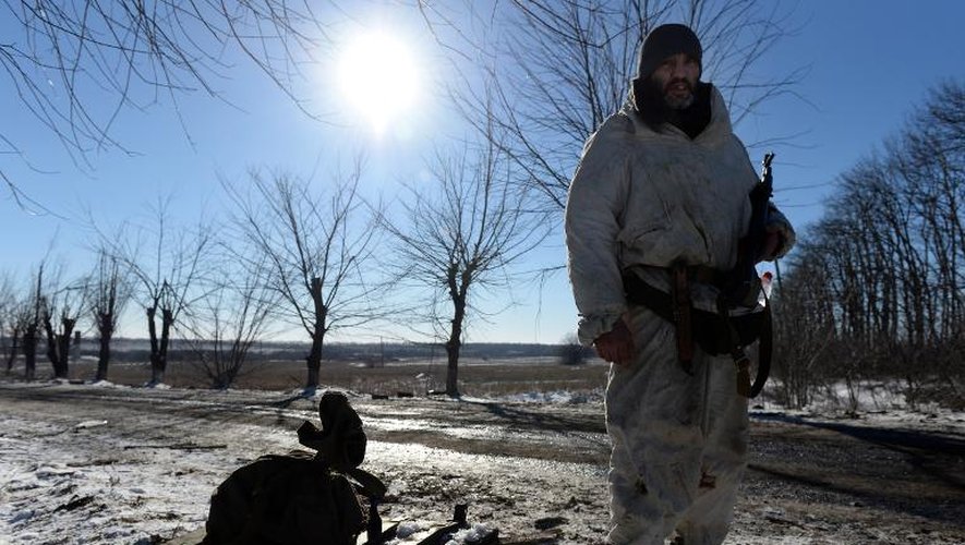 Un rebelle pro-russe près de la ville de Debaltseve le 17 février 2015
