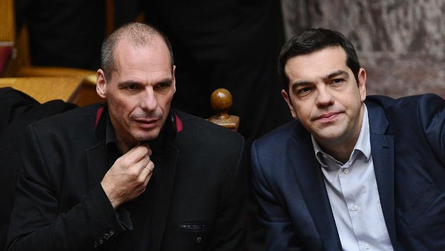 Le ministre grec des Finances Yianis Varoufakis et le Premier ministre Alexis Tsipras le 18 février 2015 à l'Assemblée nationale à Athènes