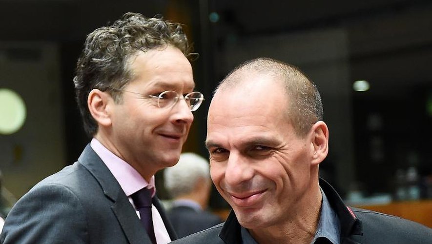 Le ministre grec des Finances Yanis Varoufakis (droite) et le président de l'Eurogroupe Jeroen Dijsselbloem à Bruxelles le 17 février 2015