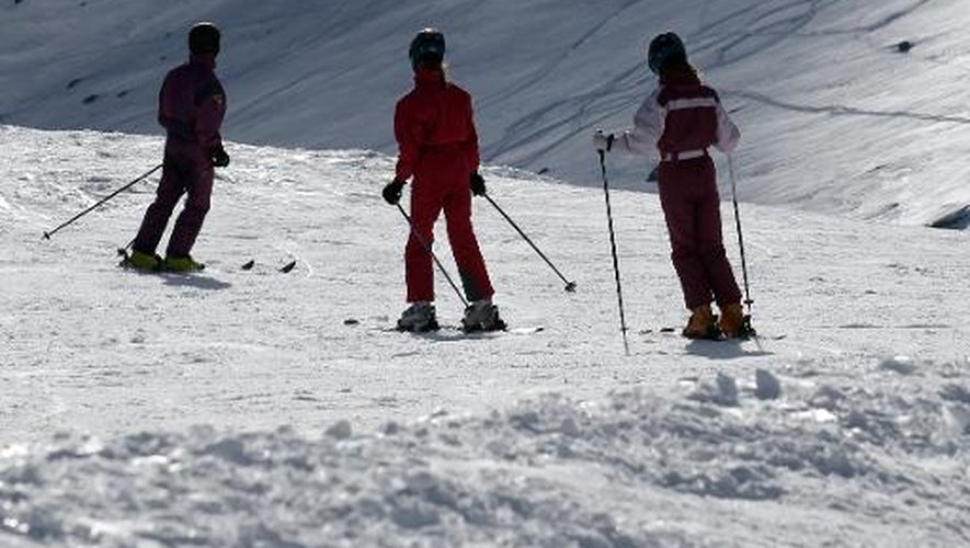 Skieurs sur les  pentes de Bastelica près d'Ajaccio, le 12 février 2015