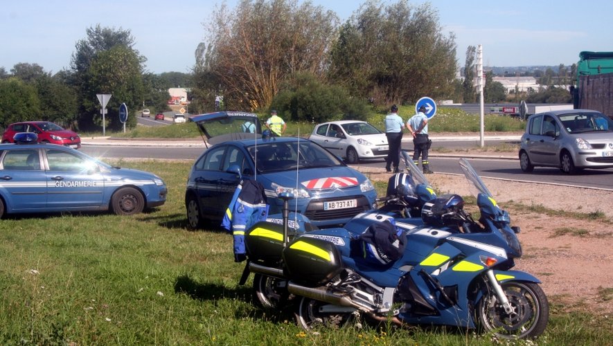 Le motard de la gendarmerie a été blessé lors d'un contrôle routier.
