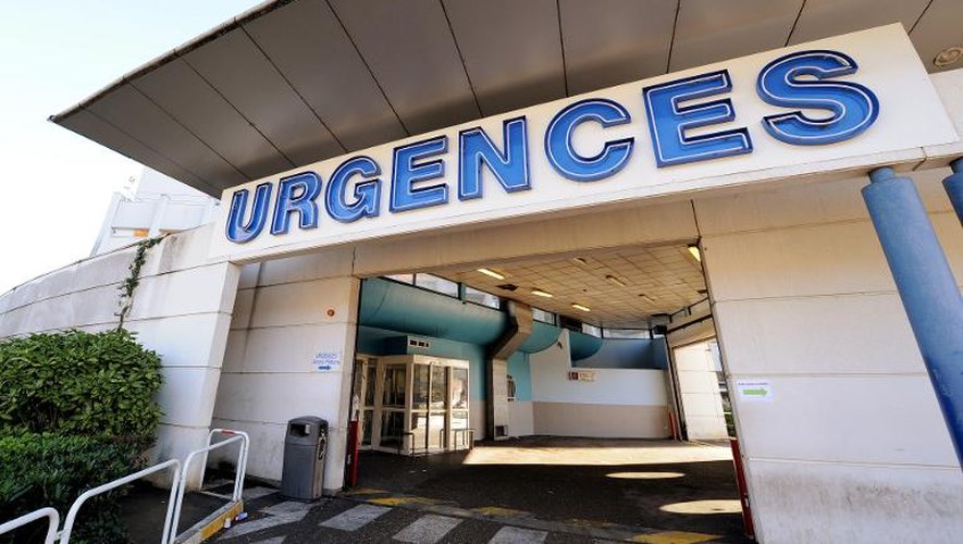 Les urgentistes dénoncent une "situation sanitaire critique" dans les hôpitaux avec une saturation comparable à celle de l'été caniculaire de 2003
