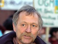 Bové (EELV) prévoit un "effondrement du prix du lait"