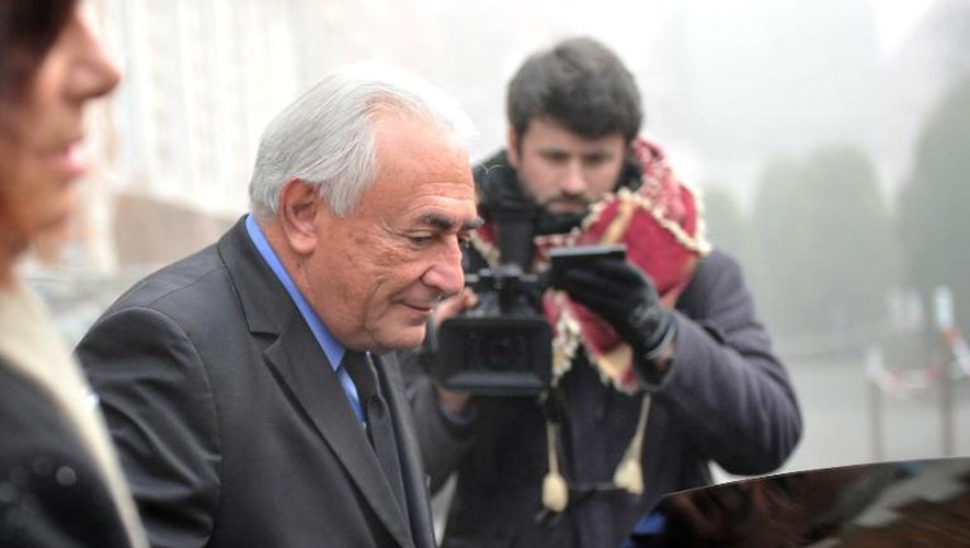 Dominique Strauss-Kahn à la sortie de son hôtel le 16 février 2015 à Lille