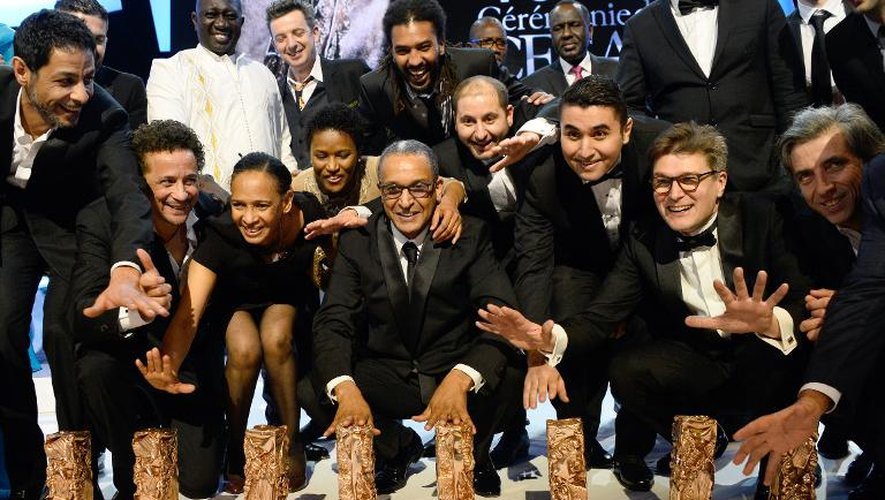 Abderrahmane Sissako au milieur de ses trophées lors de la cérémonie des César le 20 février 2015 à Paris
