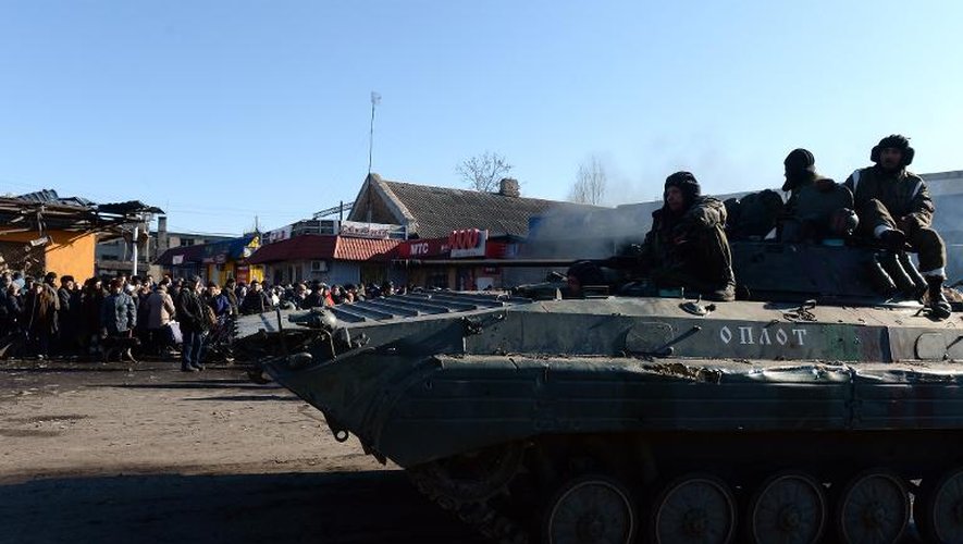 Un véhicule blindé des forces séparatistes prorusses à Debaltseve dans la région de Donetsk (est de l'Ukraine), le 22 février 2015