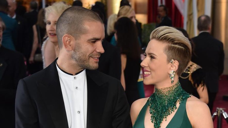Scarlett Johansson et son mari Romain Dauriac sur le tapis rouge des Oscars