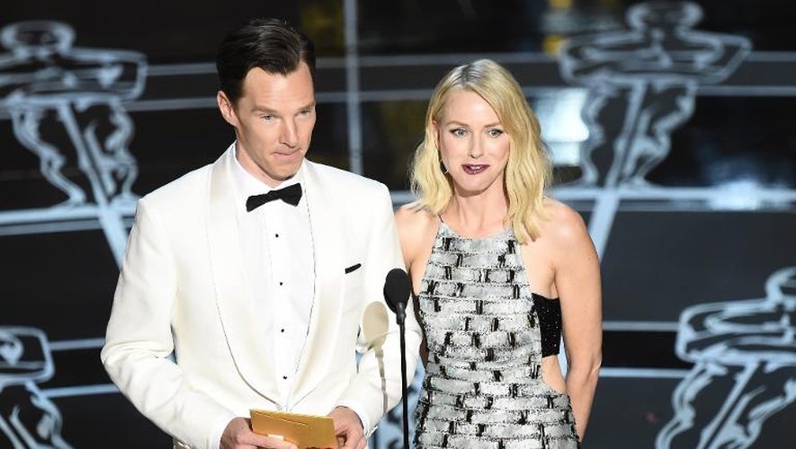 L'acteur Benedict Cumberbatch et Naomi Watts lors de la cérémonie de remise des Oscars, le 22 février 2015 à Hollywood