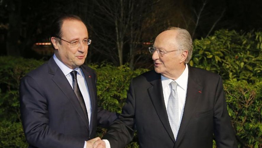 Le président François Hollande et le président du Crif Roger Cukierman lors du dîner annuel le 4 mars 2015 à Paris