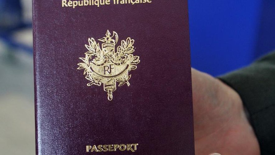 Six Français, dont le départ vers la Syrie apparaissait imminent, ont été privés de leurs passeports, une première depuis le vote en novembre de ce dispositif dans la loi antiterroriste, a-t-on appris le  23 février 2015.