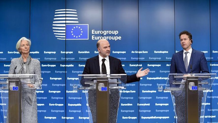 (De g à d): la directrice du FMI Christine Lagarde, le commissaire européen aux Affaires économiques, Pierre Moscovici, et le président de l'Eurogroup Jeroen Dijsselbloem, lors d'une conférence de presse le 20 février 2015 à Bruxelles