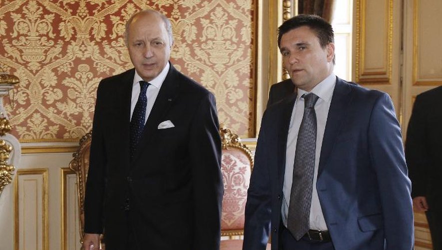 Le ministre des Affaires étrangères français Laurent Fabius et son homologue ukrainien Pavlo Klimkine  à Paris le 24 février 2015