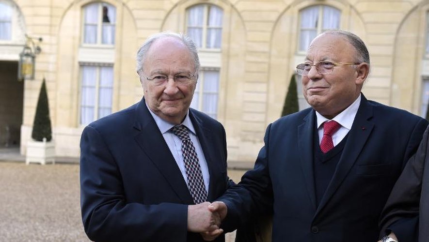Le président du Crif Roger Cukierman (g) et le président du Conseil français du culte musulman (CFCM), Dalil Boubakeur à l'Elysée le 24 février 2015