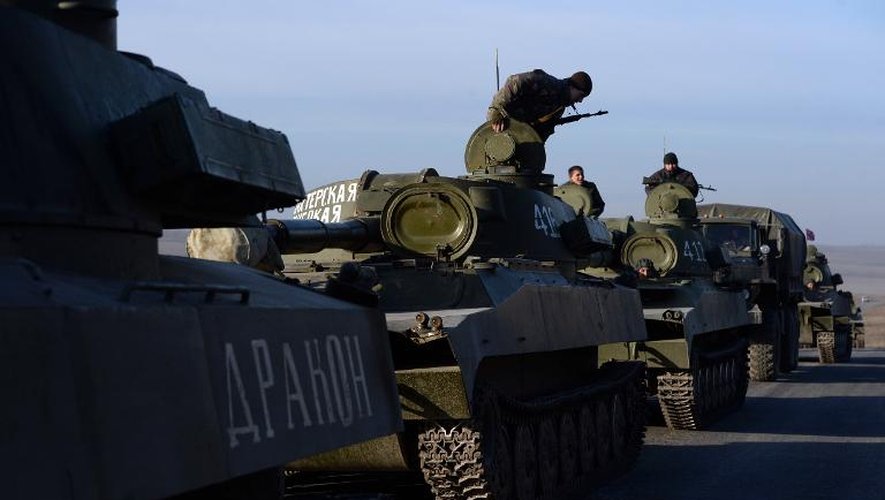 Un convoi de séparatistes pro-russes près de la ligne de front, à promixité de la ville de Starobeshevo, le 25 février 2015