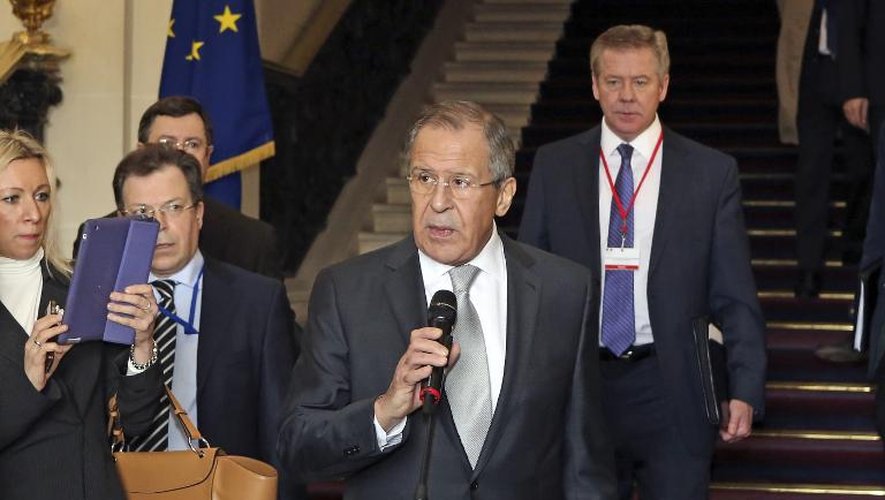 Le ministre russe des Affaires étrangères Sergei Lavrov à la sortie de la réunion à Paris consacrée à la crise en Ukraine, le 24 février 2015