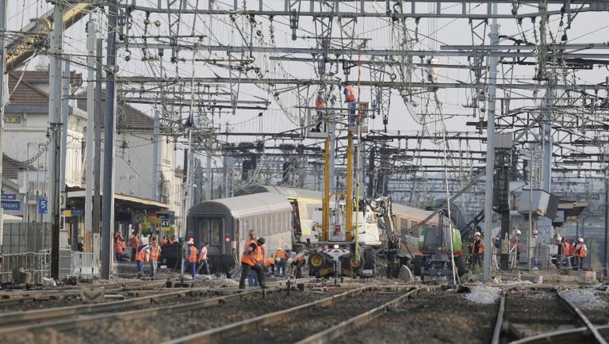 Train accidenté à la gare de Brétigny-sur-Orge, près de Paris, le 13 juillet 2013