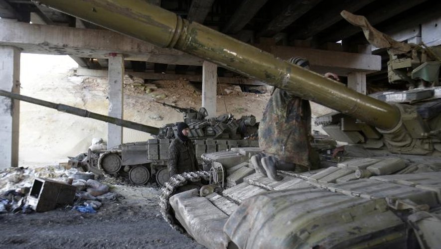 Des soldats ukrainiens positionnés le 25 février 2015à Pervomayske dans la région de Donetsk