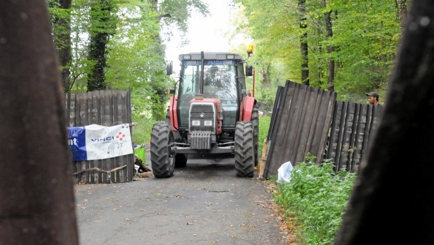 Les agriculteurs organisent le blocus de Sivens