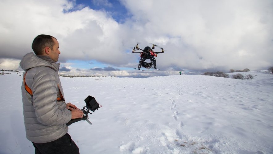 Grace au drone, l'équipe de tournage livre des images encore inédites du plateau de l'Aubrac.