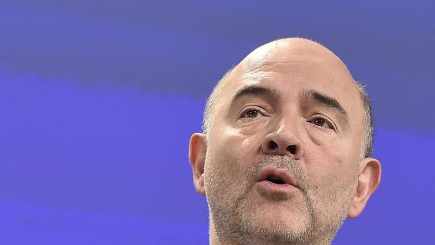 Le commissaire européen aux Affaires économiques et financières, Pierre Moscovici, donne une conférence de presse au Parlement européen, le 25 février 2015