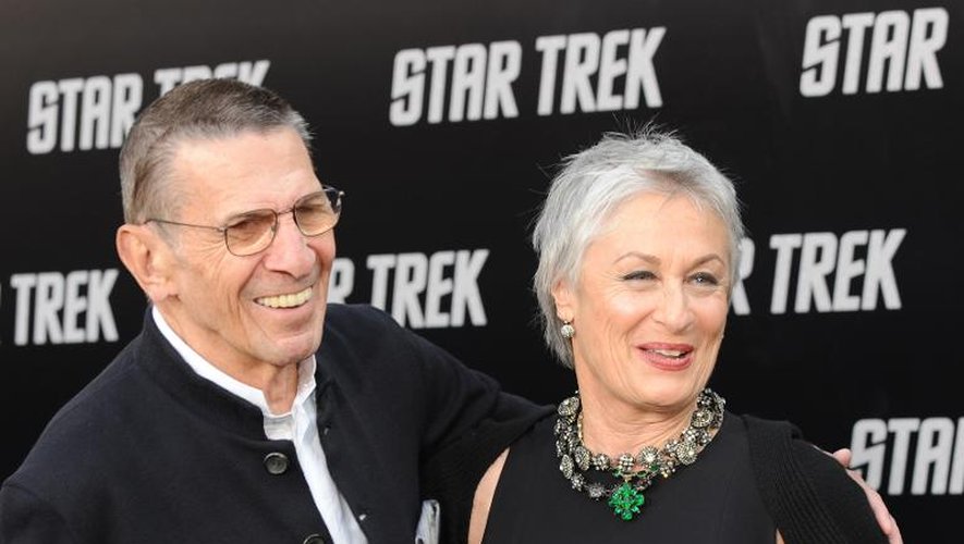 Leonard Nimoy et sa femme, l'actrice Susan Bay, le 30 avril 2009 à Hollywood, Los Angeles, pour la sortie de "Star Trek" en salles de cinéma