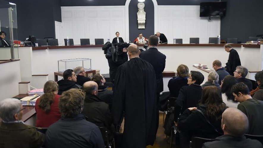 Avant le début du procès d'Audrey Chabot à Bourg-en-Bresse le 27 février 2015