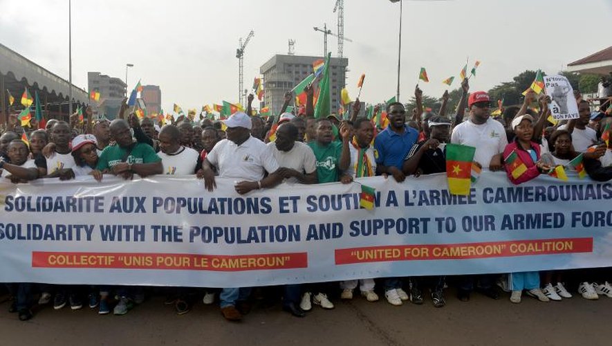 Des Camerounais prennent part à une manifestation anti-Boko Haram à Yaoudé, le 28 février 2015