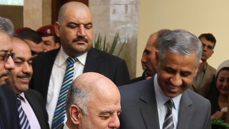 Le Premier ministre Haïder al-Abadi (c) à l'inauguration du musée national irakien à Bagdad, le 28 février 2015