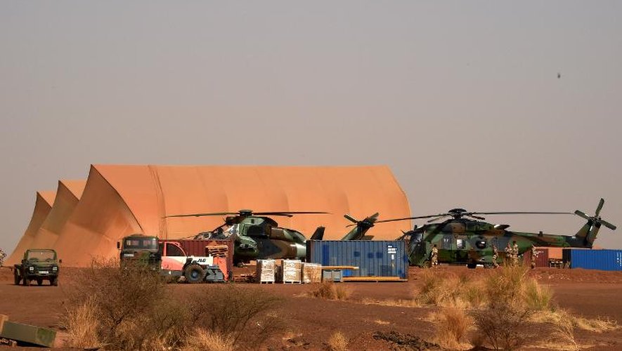 Installation de militaires français de l'opération anti-terroriste "Barkhane" près de la ville malienne de Gao, le 2 janvier 2015