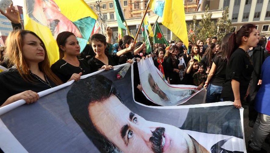 Des supporteurs du PKK réclament la libération d'Abdullah Ocalan le 15 février 2015 à Arbil