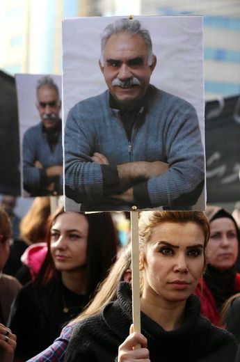 Des supporteurs du PKK réclament la libération d'Abdullah Öcalan le 15 février 2015 à Arbil