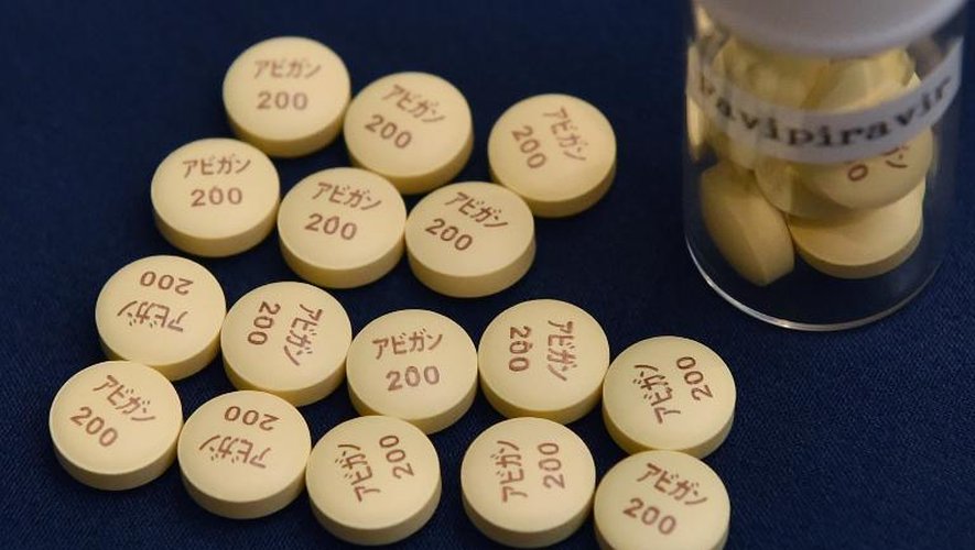 Des pilules Avigan produits par Fujifilm présentées à Tokyo le 22 octobre 2014