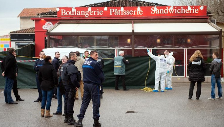 La police scientifique sur les lieux de l'homicide de Marignane, près de Marseille, le 2 mars 2015