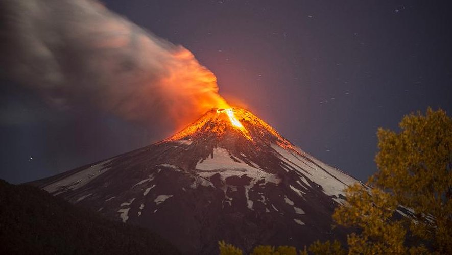 Le volcan Villarrica, dans le sud du Chili, en éruption le 3 mars 2015