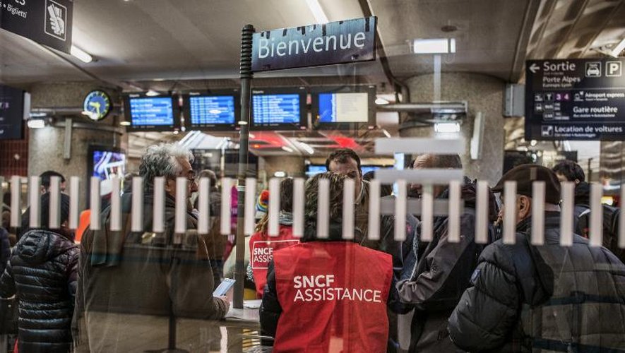 Le service d'assistance de la SNCF aux voyageurs à Lyon le 26 février 2015