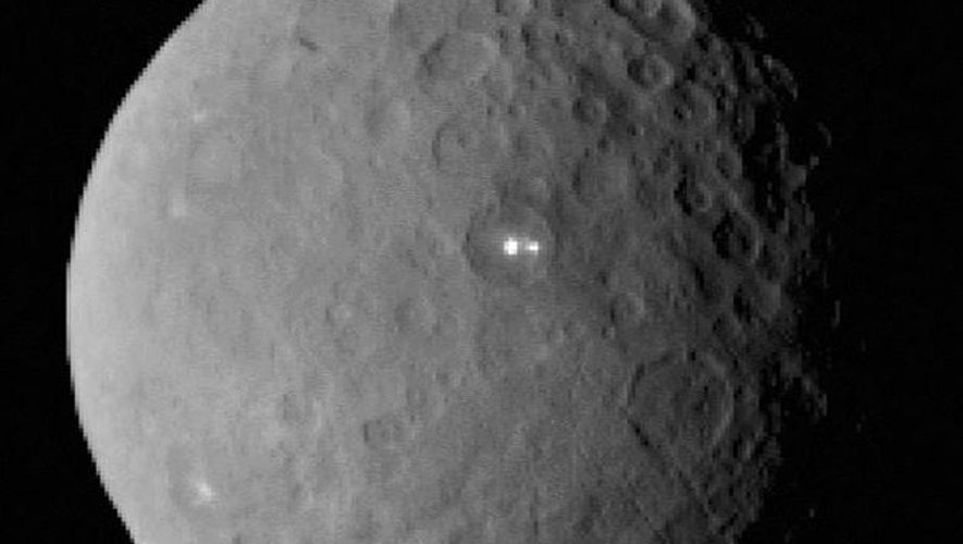 Photo de la planète naine Cérès, prise le 19 février 2015 par la sonde Dawn, à une distance de 46.000 kilomètres
