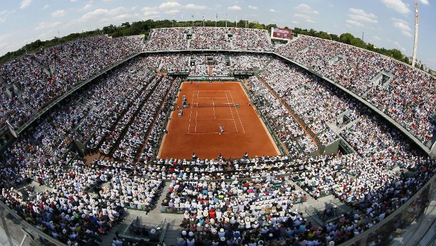 Une vue générale de Roland Garros  lors de la finale entre Novak Djokovic et Rafael Nadal le 8 juin 2014 à Paris
