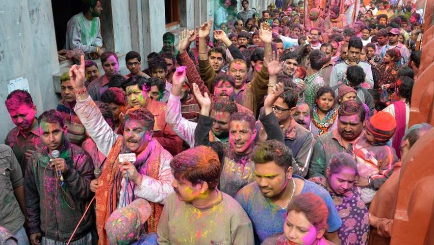 Les fêtards ont commencé à repeindre leur ville de couleurs vives en Inde pour les festivités d'Holi, le 5 mars 2015