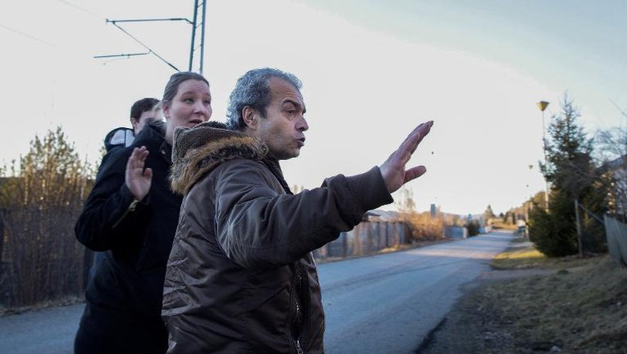 Walid Abdulrahman Abou Zayed, suspect norvégien de l'attentat de la rue des Rosiers, fait un geste le 4 mars 2015 à Skien, à 130 km d'Oslo